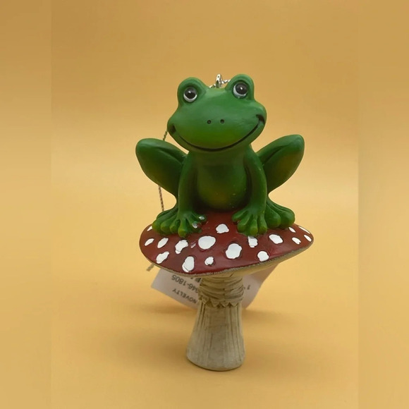 Frog on Mushroom Ornament, NWT 🐸🍄 - Picture 1 of 8